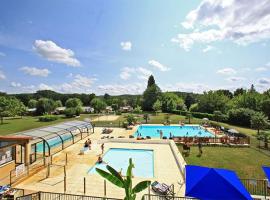 Camping du Bournat, hotel v destinaci Le Bugue