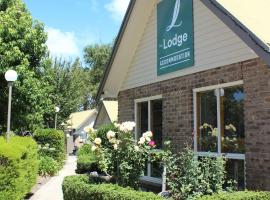 The Lodge, отель с бассейном в городе Хандорф