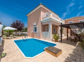 Lorenzo Villas with Private Pool, 200m from the beach, by ZanteWize, hotel Lithakiában