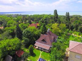 Biker Holiday Home, hotel Balatonakarattyán