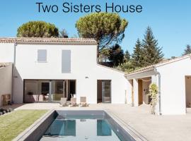 Two Sisters House, Private pool & bike storage, Mont-Ventoux, lac Palivettes, Child-friendly, Hotel in Malaucène