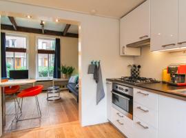 Loge 10 free parkingspot - shippershouse with kitchen and bar, apartment in Groningen