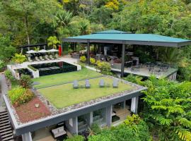 Rancho Pacifico - Boutique Hotel for Adults, hotel sa parkingom u gradu Uvita