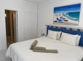 Casa Linda 2 bed apartment in Costa Teguise, accessible hotel in Costa Teguise