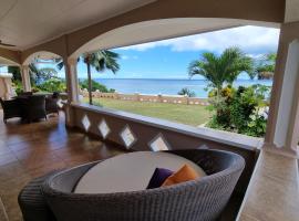 Au Fond De Mer View, Ferienunterkunft in Anse Royale