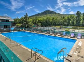 Loon Mountain Townhome with Pool and Slope Views!、リンカーンのホテル