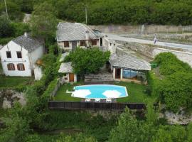 The Old House Paparosa Mostar - Blagaj: Blagaj şehrinde bir havuzlu otel