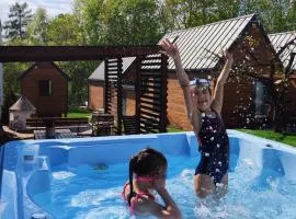 Lawendowo- basen, jacuzzi, domki w ogrodzie i apartamenty w kamienicy