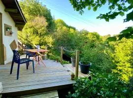 la chambre d hotes de marie indépendante et sa terrasse avec vue panoramique proche alpes mancelles