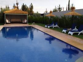 Villa famille Bilal Agafay, hotel con piscina a Marrakech