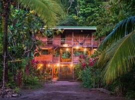 The Pelican House Hostel, allotjament a la platja a El Valle