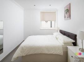 LOVELY TWO BEDROOM CONDO IN CHELSEA LONDON, Ferienwohnung in London