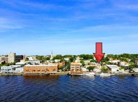Riverwalk 118 - River & Battleship Views, hotell i Wilmington