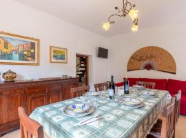 Beautiful Home In Fabriano With 5 Bedrooms And Wifi, дешевий готель у місті Фабріано