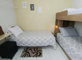 Quarto Individual para 3 Pessoas em AP Compartilhado