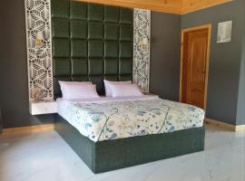 Tourist Inn Hotel, hotel sa Shogran