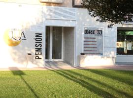 Baixo a Lua Rooming, casa de hóspedes em Sarria