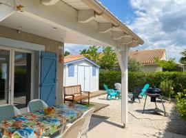 Maison individuelle dans résidence avec piscine, alojamiento en la playa en Vendres