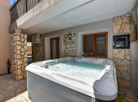 Loro House & Jacuzzi, hotel v destinaci Posedarje