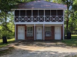 HISTORIC HILL APARTMENTS (Duplex), vila mieste Tuskegee