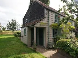 Cozy cottage overlooking fields, Upwell