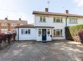 Findon House- Spacious 3BR, contractor, relocations friendly,10mins from GATWICK Airport, free parking, WIFI, garden, hotel en Crawley