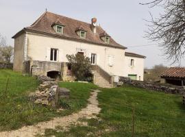 Maison dans un petit Mas en pleine campagne, hotel económico en Saint-Jean-de-Laur