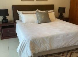 Sunninghill Luxury Spacious Executive Penthouse, hotel in Sandton