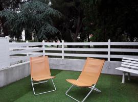 Studio cocon, hotel with parking in Cabestany