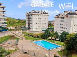 Bonito piso con garaje y piscina a 8 'centro, hotel with pools in Castro-Urdiales