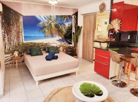 Le studio TAHITI 4 pers 600m de la plage la favière, Hotel in Bormes-les-Mimosas