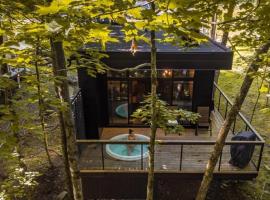 Cabin Sutton 252 - En harmonie avec la nature!, hotel Suttonban