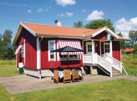 2 Bedroom Stunning Home In Gllstad, hotel sa parkingom u gradu Holmared