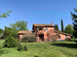 La casa di Francesco Incantevole casale di campagna with pool piscina, εξοχική κατοικία σε Soriano nel Cimino