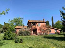 La casa di Francesco Incantevole casale di campagna with pool piscina, venkovský dům v destinaci Soriano nel Cimino