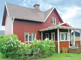 2 Bedroom Awesome Home In Hultsfred, hotell i Hultsfred