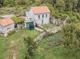 2 Bedroom Stunning Home In Herceg Novi