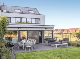 4 Bedroom Awesome Home In Brugge, cottage di Brugge