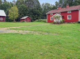 Beautiful Home In Vrnamo With Wifi: Värnamo şehrinde bir kulübe