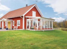 Gorgeous Home In Mariannelund With Sauna, βίλα σε Kulla