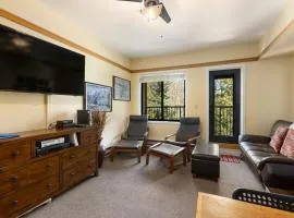 2767 Slopeside condo