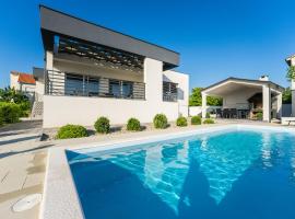Villa Barbara-holiday home with sea view, vacation rental in Zadar