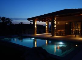 Villa Kadila with heated pool and sauna for family, hotell i Lun