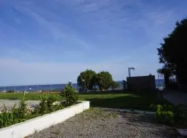 Nicholas Waves Beach Studios