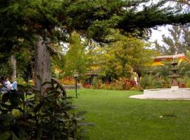 TERMAS DE QUINAMAVIDA, hotel v destinaci Linares