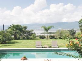 Villa Meli 1, hotel with pools in Jocotepec