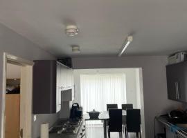 8 Challanor road, hotel near Durham Tees Valley Airport - MME, 