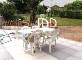 Studio au bord de l'étang, place to stay in Laives