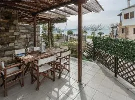 ILOI’s Villa in peaceful Village w. Private Beach