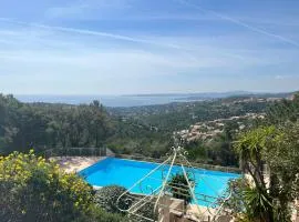 Les Issambres - Golf de Saint Tropez entre pinède et vue mer panoramique de la piscine